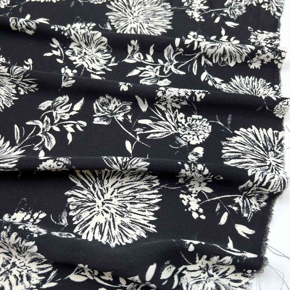 Tissu satiné imprimé floral noir et blanc Slowfashion